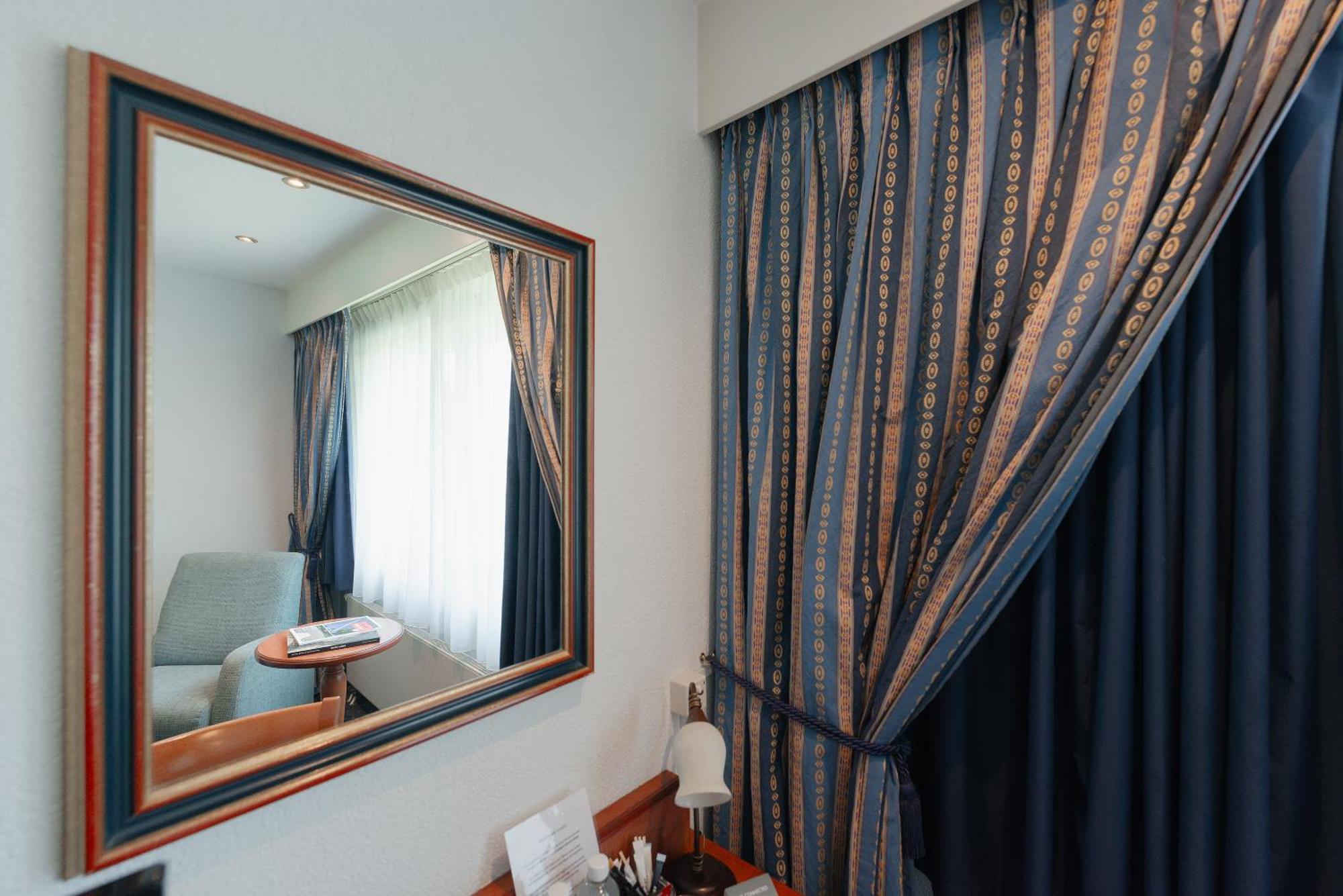 Boutique Hotel Herbergh Amsterdam Airport Free Parking Badhoevedorp Exterior foto