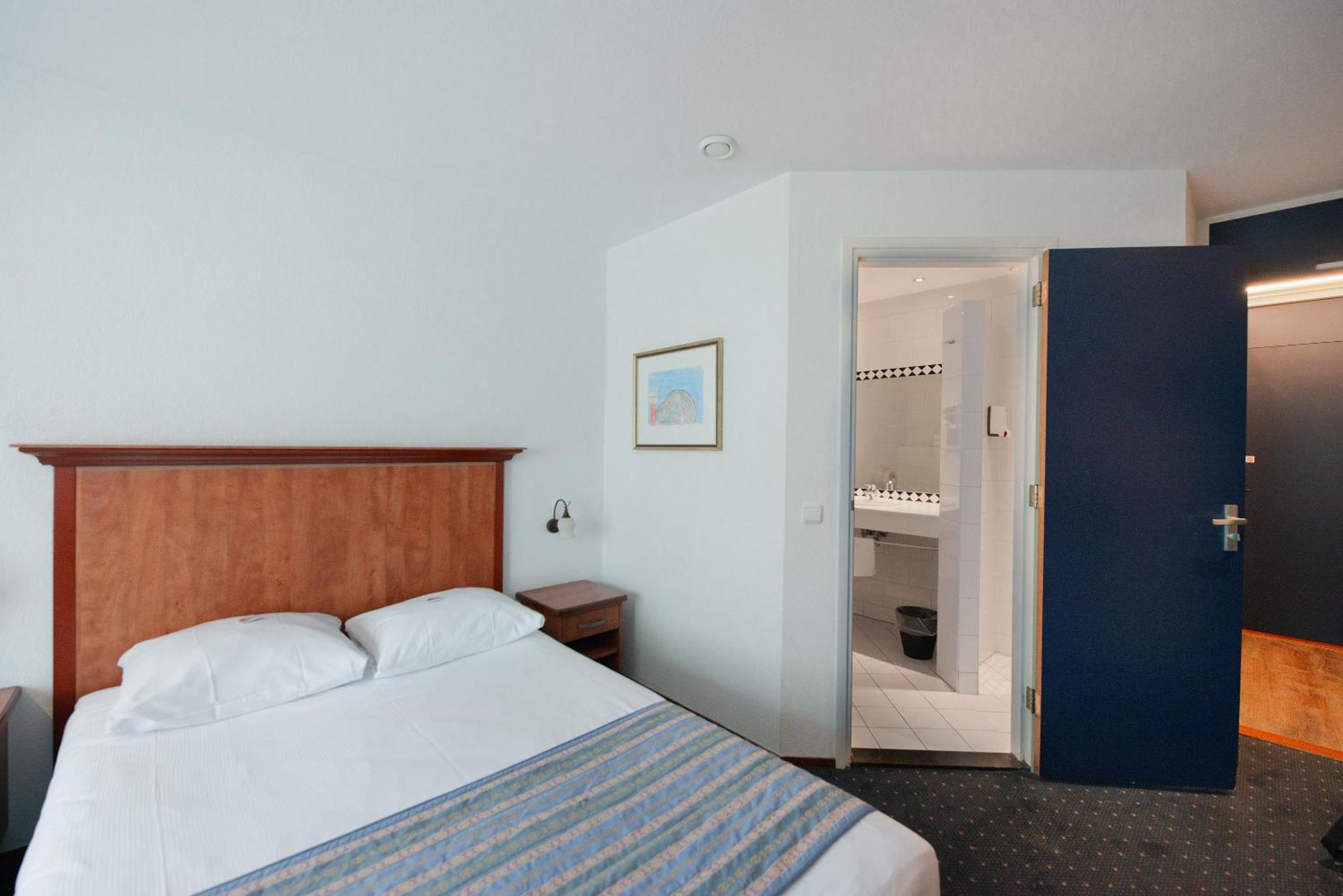 Boutique Hotel Herbergh Amsterdam Airport Free Parking Badhoevedorp Exterior foto