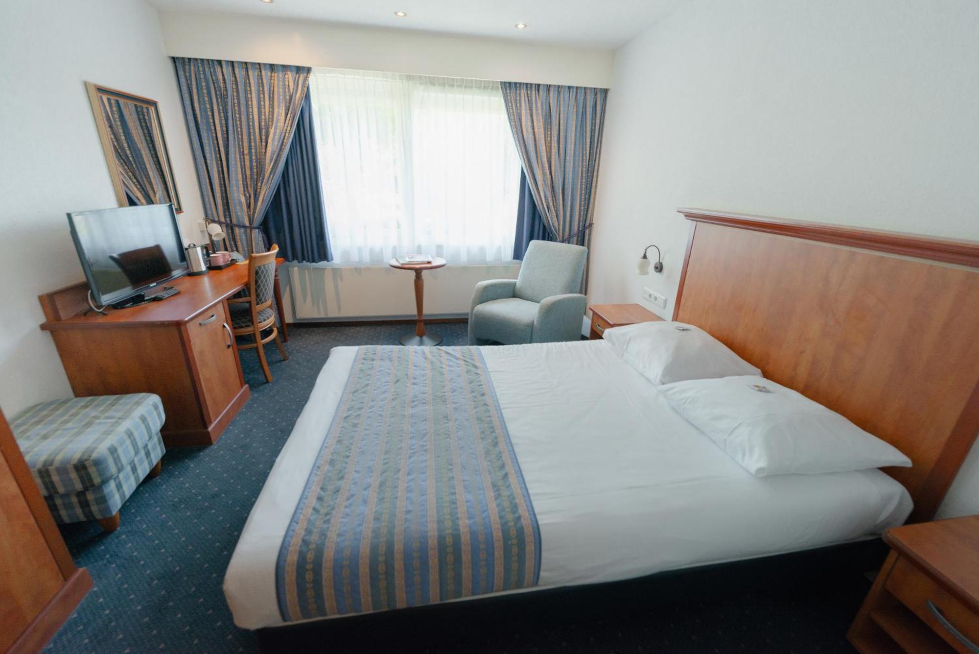 Boutique Hotel Herbergh Amsterdam Airport Free Parking Badhoevedorp Exterior foto